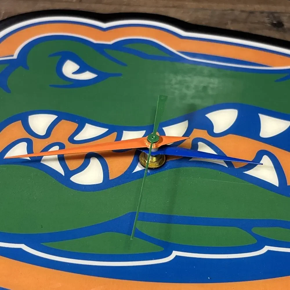 Vintage Florida Gators Wood Resin Wall Clock USA UF Bull Gator WORKS! Man Cave